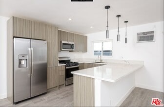 Building Photo - 1261 Laurel Ave