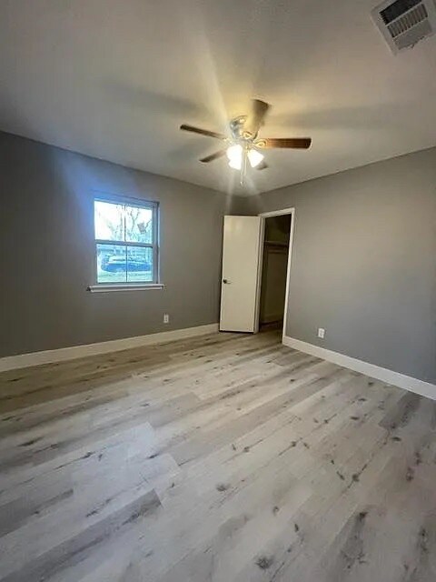 Building Photo - Room in Single Family Home on Springhill Dr