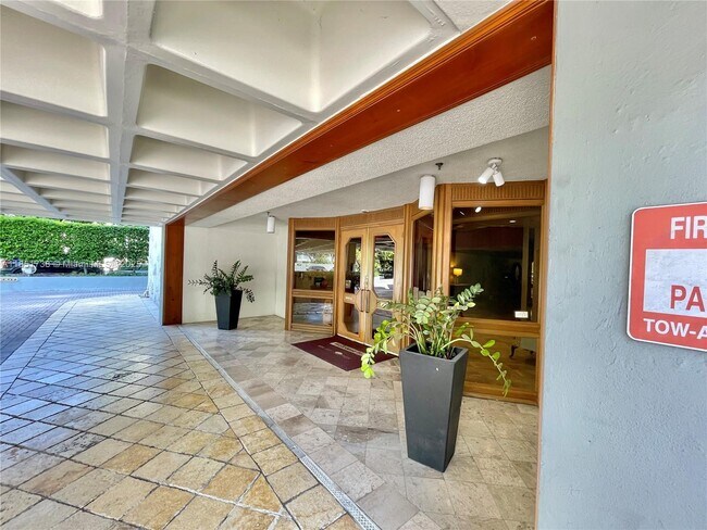 Building Photo - 2501 Brickell Ave
