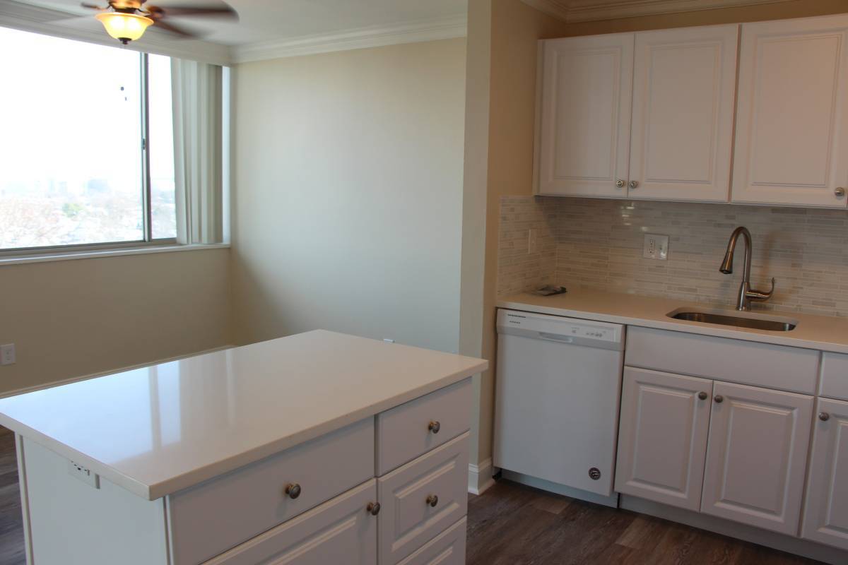 Building Photo - 1512 S Arlington Ridge Rd