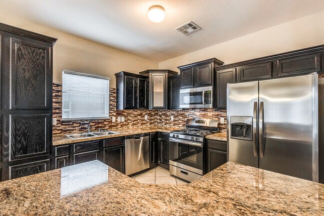 Building Photo - Gorgeous 4 Bedroom Home In Horizon with Refrigerated Air!