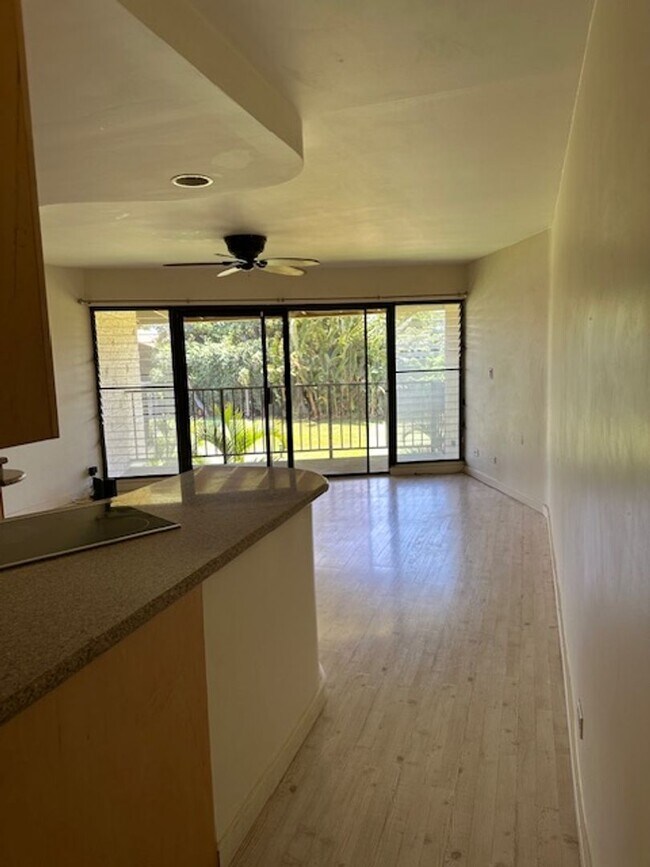 Building Photo - 49 W Lipoa St