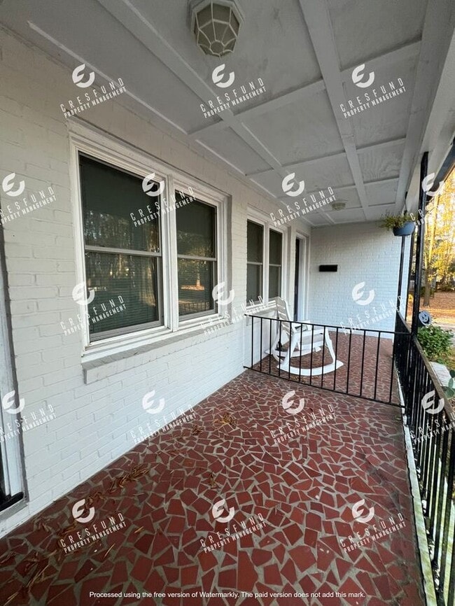 Building Photo - Adorable 2 Bedroom 1 Bathroom Ready for Mo...
