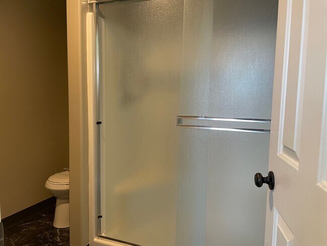 Building Photo - HALF MONTH FREE OF RENT Spacious 5 Bedroom Home! Granite Counters! Pet friendly! Tons of Room for...