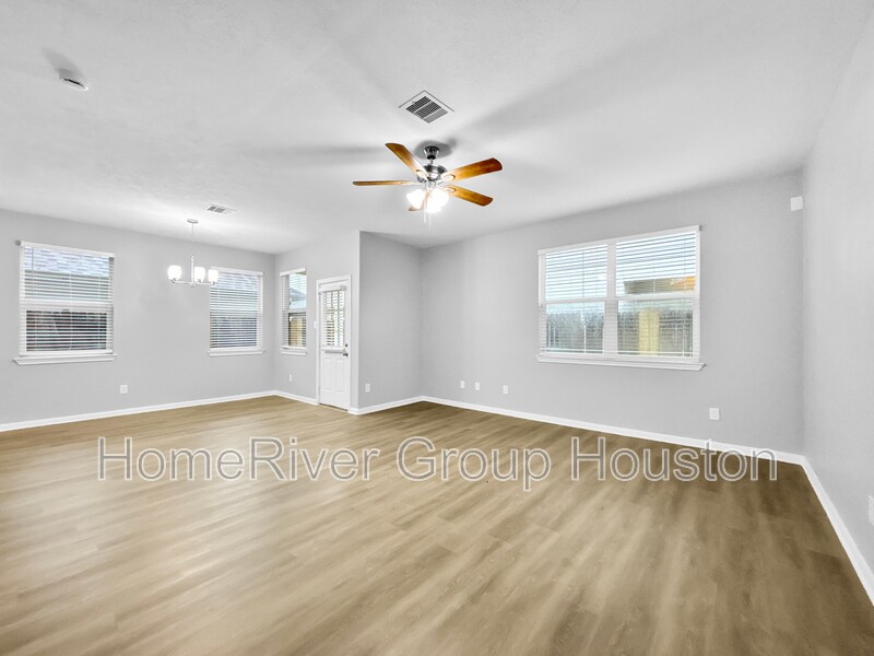 Building Photo - 835 Forest Ivy Ln