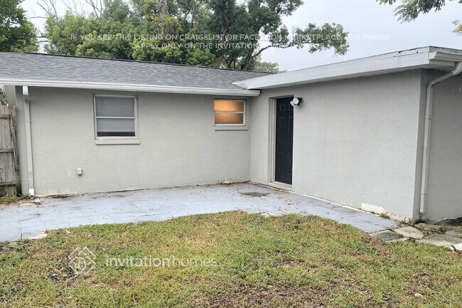 Building Photo - 10824 Oakdale Ave