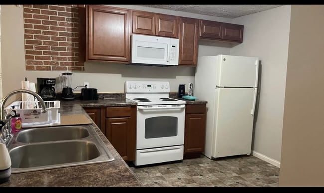 Building Photo - 28 1st St