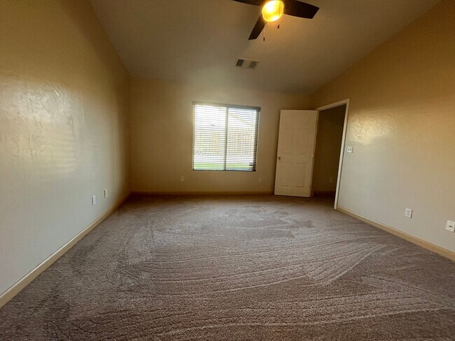 Building Photo - Charming home for rent in Visalia *RENT REDUCED*