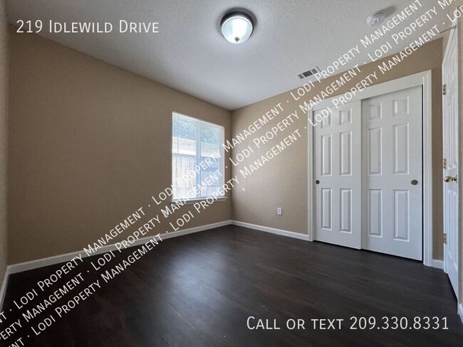 Building Photo - 219 Idlewild Dr
