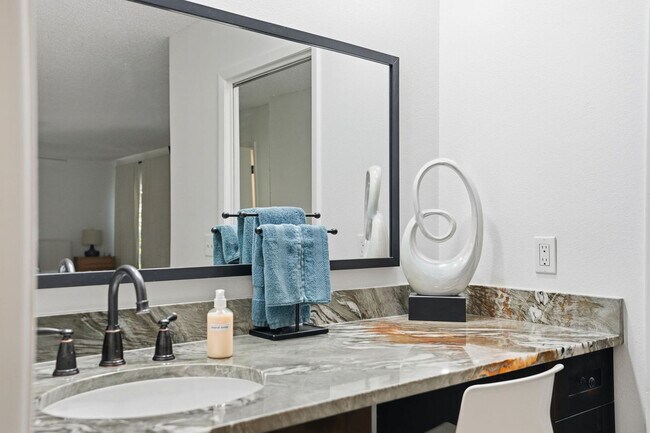 Building Photo - 13609 Heritage Way