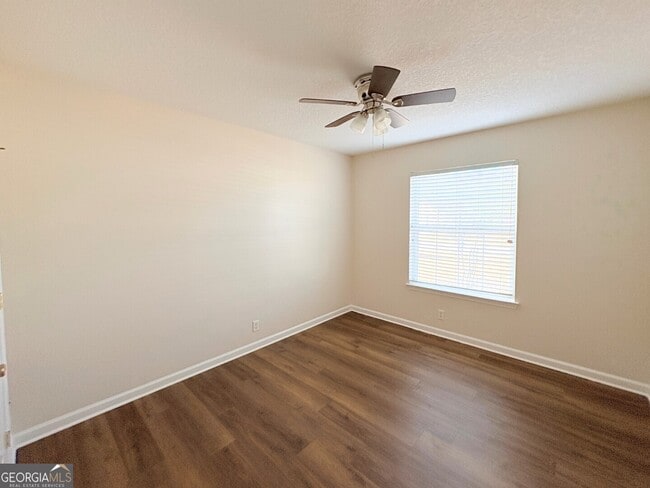 Building Photo - 102 Lake Victoria Dr