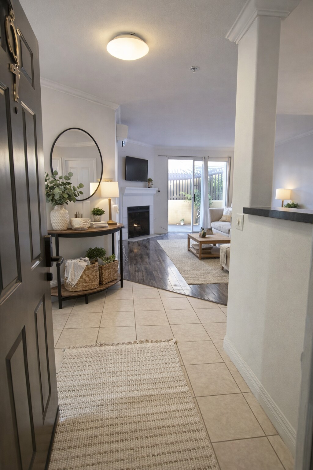 Building Photo - 640 W 4th St