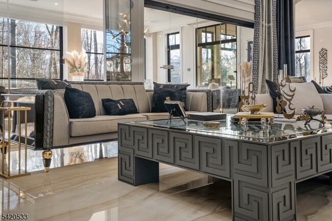 Building Photo - 6 Deer Trail Rd