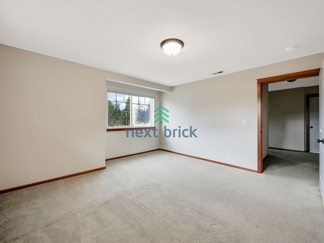 Building Photo - 4 Bed and 3 Bath Lake View Single-family Home is Available for Rent!