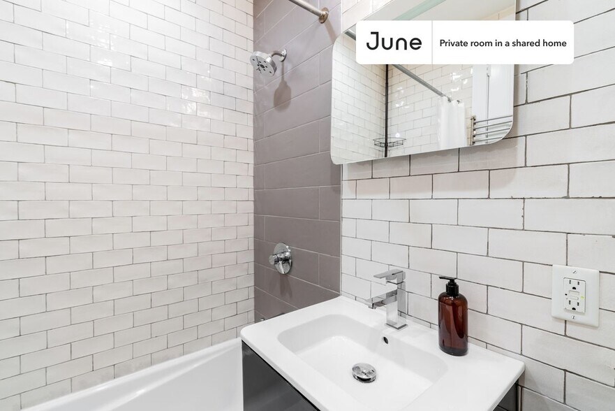 Building Photo - Room in Shared 3 bed/1 bath home