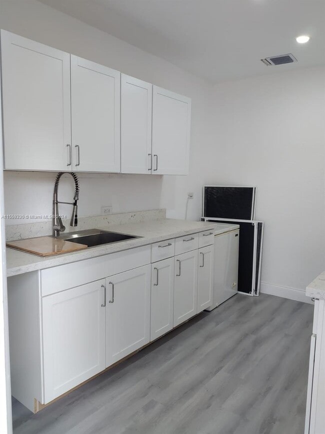 Building Photo - 1983 NW 46th St