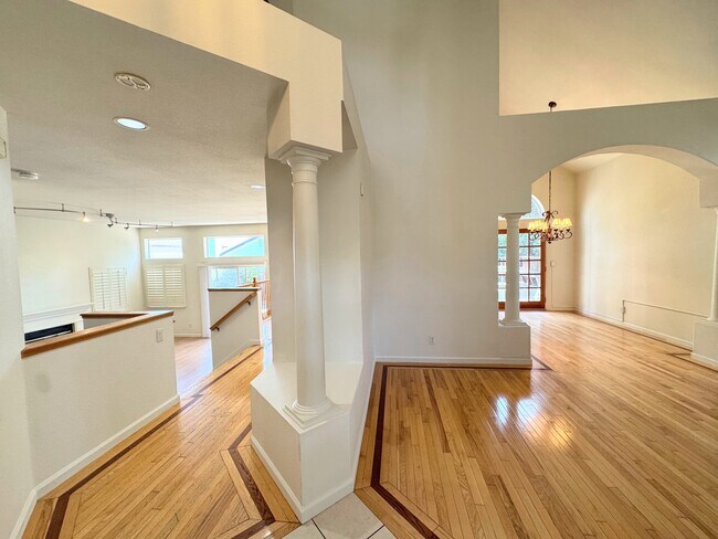 Building Photo - 5017 Toyon Way