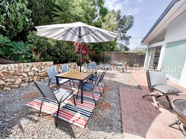 Building Photo - Furnished Brentwood Hills Retreat with Tim...
