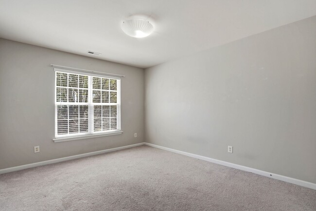 Building Photo - WAKEFIELD CORNER HOME WITH 4 BEDROOMS IS WAITING FOR YOU!