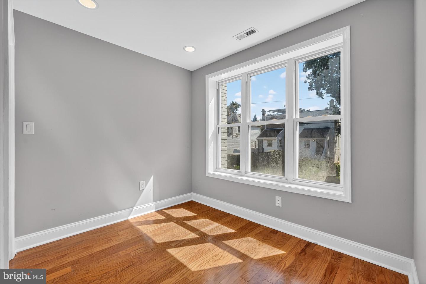 Building Photo - 313 Parkland Pl SE