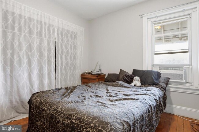 Building Photo - 343 Spring Mill Ave