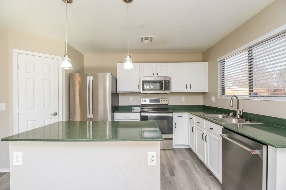 Building Photo - 2468 E Palm Beach Dr