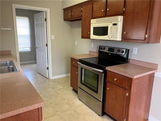 Building Photo - SOUGHT AFTER WEST MOBILE!