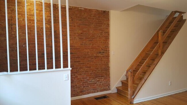 Building Photo - 533 N 33rd St