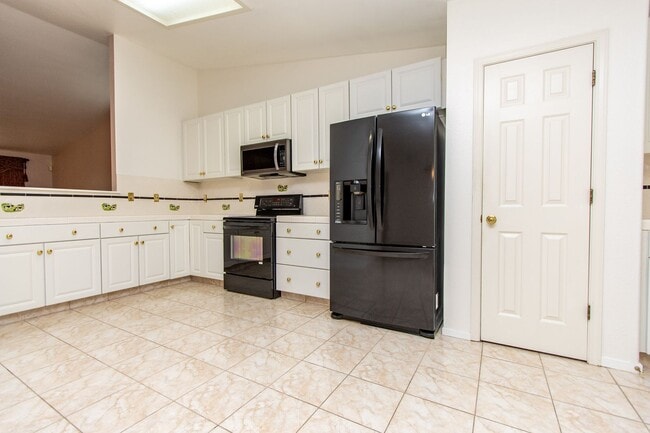 Building Photo - Beautiful Spacious Country Living Home!