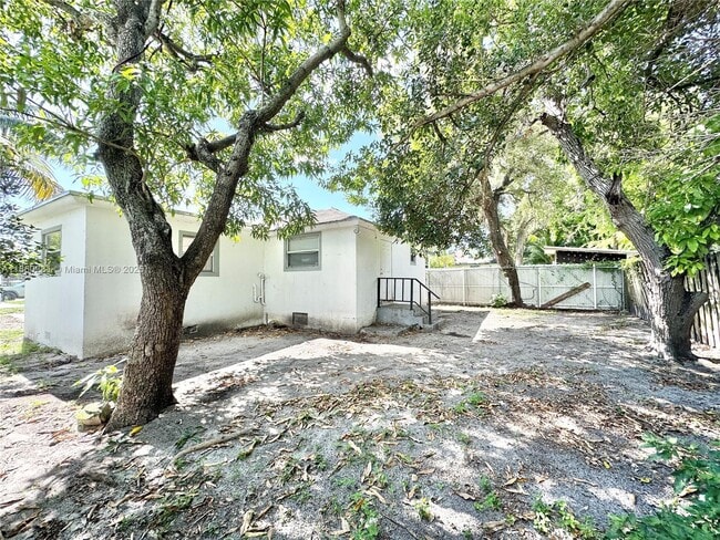 Building Photo - 7156 NW 15th Ct