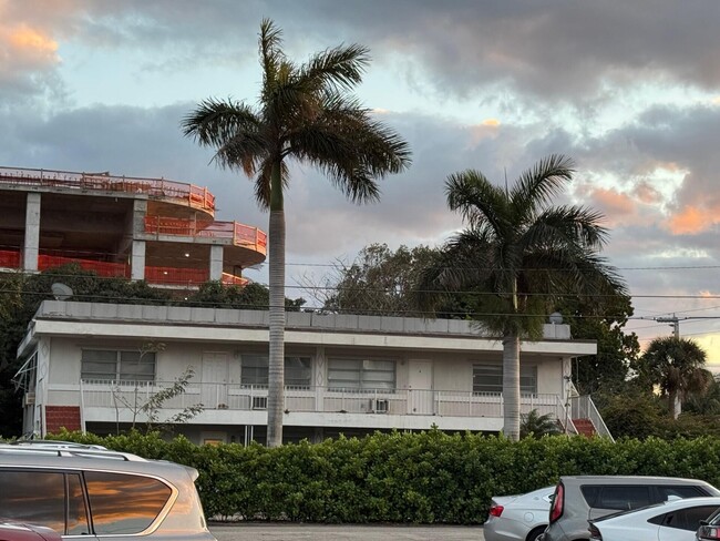 Building Photo - 4802 N Flagler Dr