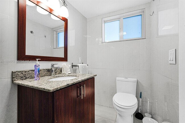 Building Photo - 1035 94th St