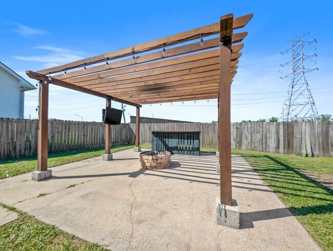 Building Photo - 3404 Lake Lynn Dr