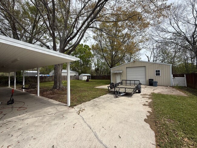 Building Photo - Home for lease