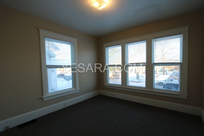 Building Photo - 2 Bedroom 1 Bath