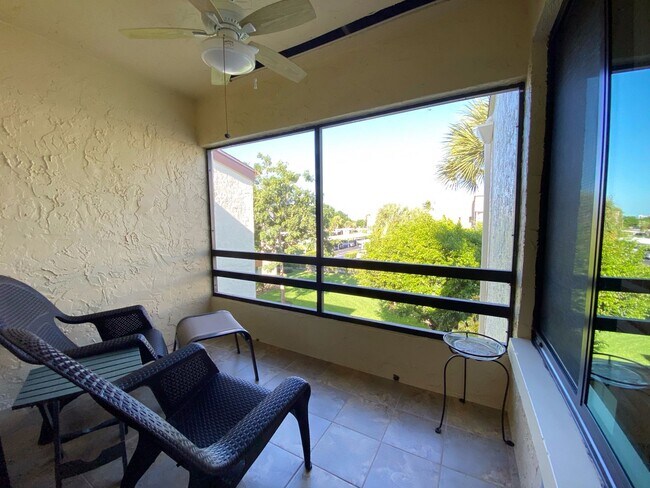 Building Photo - ANNUAL RENTAL - LAKEWOOD 1 BED/1 BATH WITH CARPORT