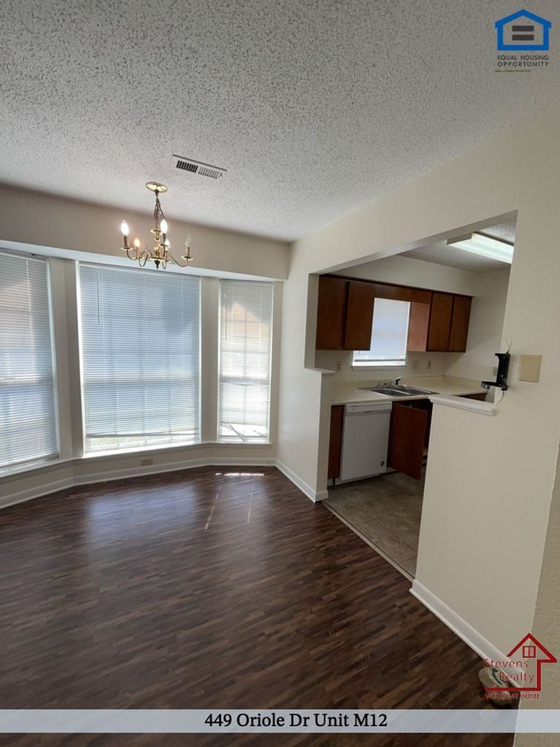 Building Photo - 449 Oriole Dr