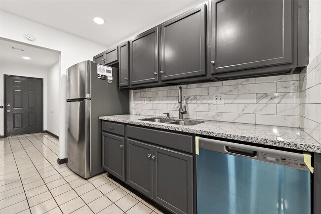 Building Photo - 6711 Vanlynn Ln