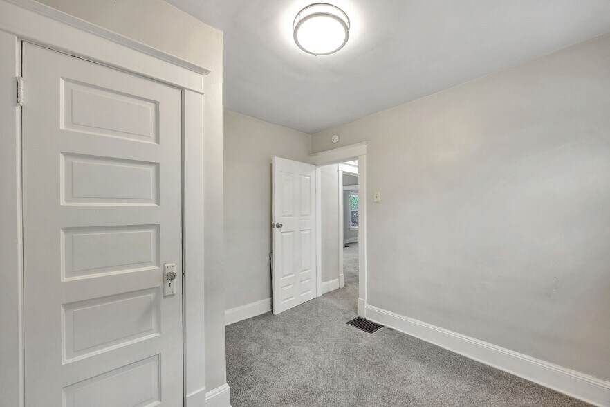 Building Photo - 2241 Hannaford Ave