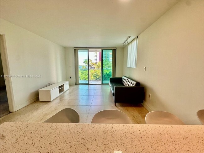 Building Photo - 1550 Brickell Ave