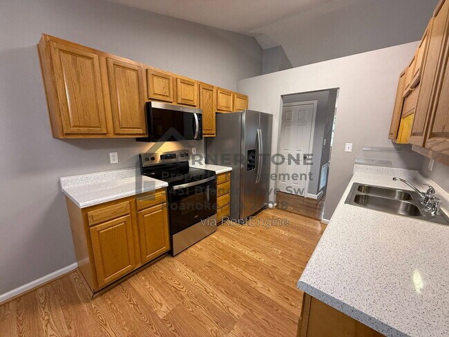 Building Photo - 4518 Lomond Cir