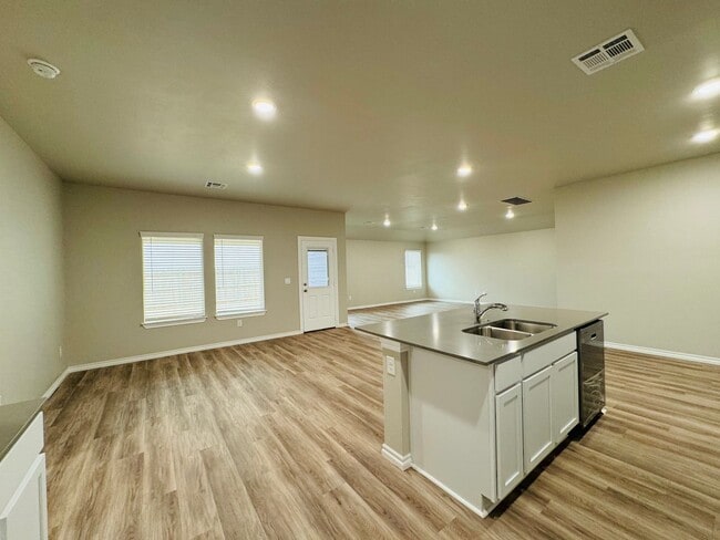 Building Photo - Deer Creek Schools + 4 Bedrooms + Newer Home in The Falling Springs Addition