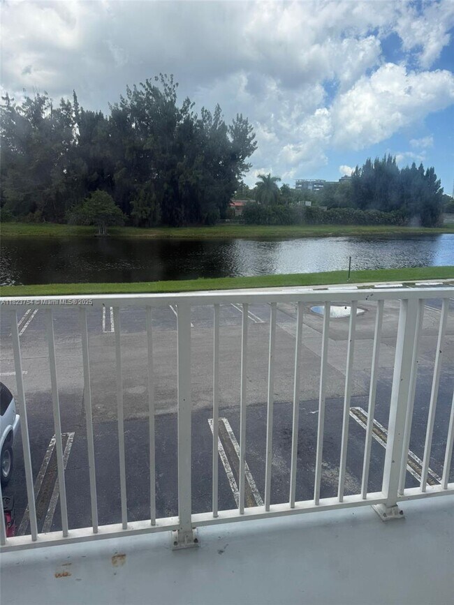 Building Photo - 16465 NE 22nd Ave