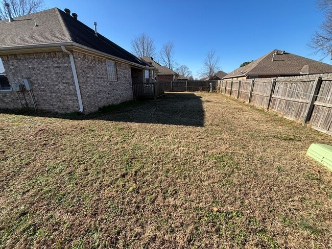 Building Photo - NEW APPLIANCES TO COME!! Gorgeous Single Family Home Off Of Mount Comfort Road!