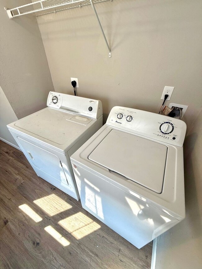 Building Photo - Charming 2-Bed, 1-Bath White Center Home