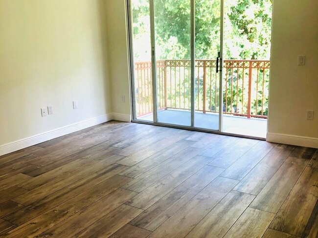 Building Photo - 2028 Alta Meadows Ln