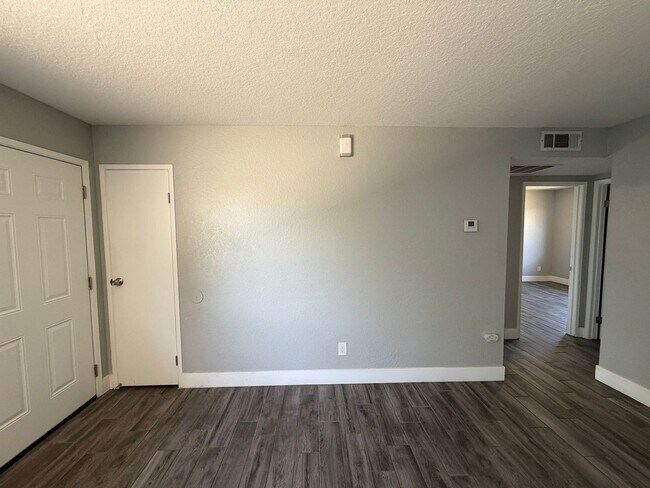 Building Photo - 725 Lambert Way