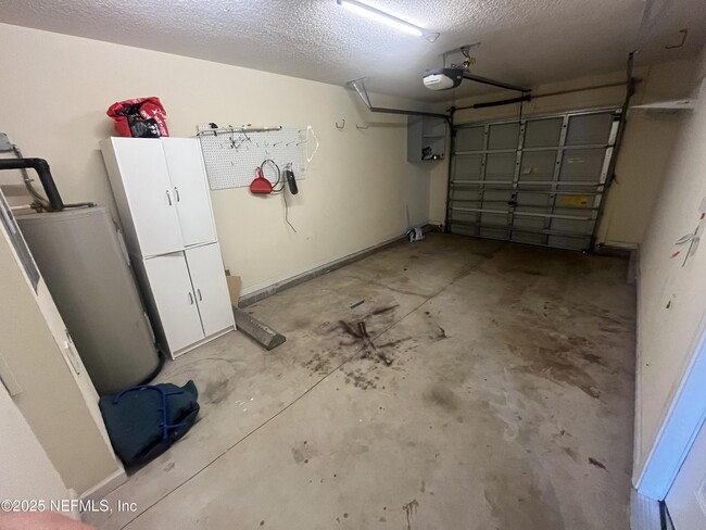 Building Photo - 1500 Calming Water Dr