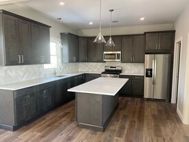 Building Photo - 431 Broad St