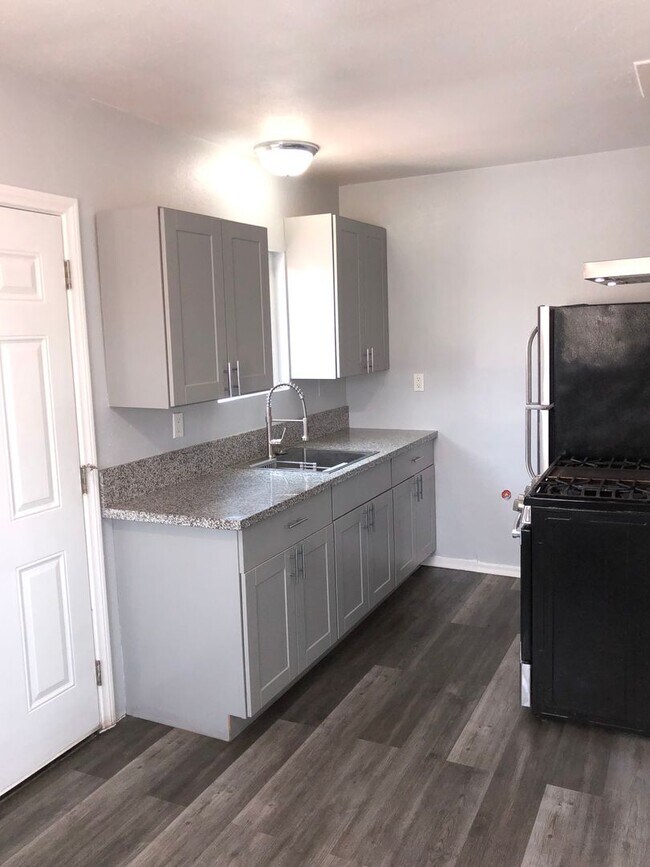 Building Photo - 5890 Gardenia Ave